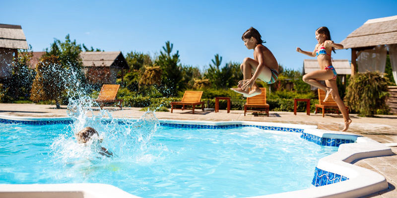 Disfrutar De Una Piscina Limpia Y Sana